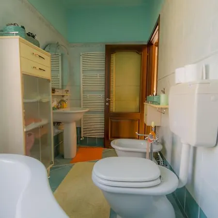 - Il Portichetto Bed and Breakfast Άστι