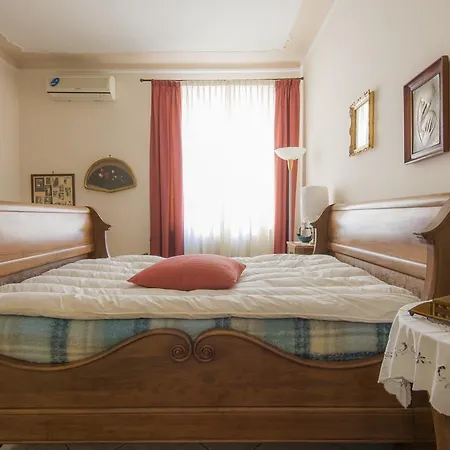 - Il Portichetto Bed and Breakfast