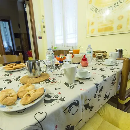 - Il Portichetto Bed and Breakfast Άστι